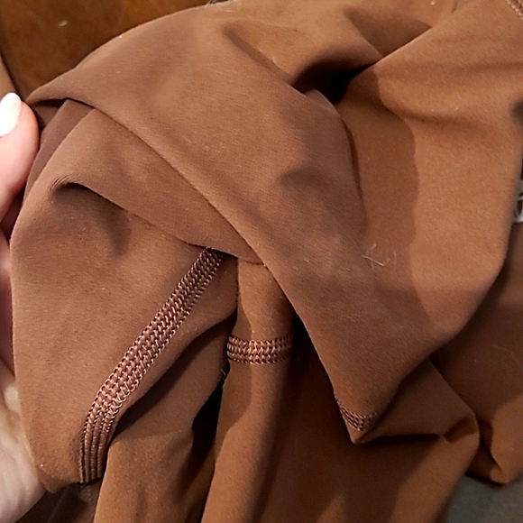 Aritzia TNA Cheeky Ankle Leggings (epicurean brown) - Picture 13 of 13